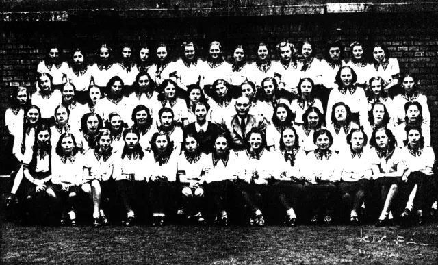 Izsák Erika osztályfényképe 1943-ból