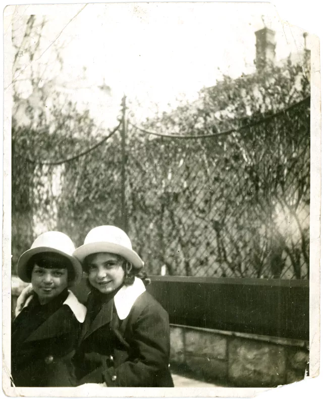 Pór Endréné és húga