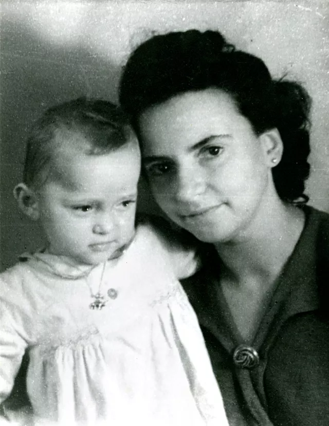 Pór Endréné a lányával