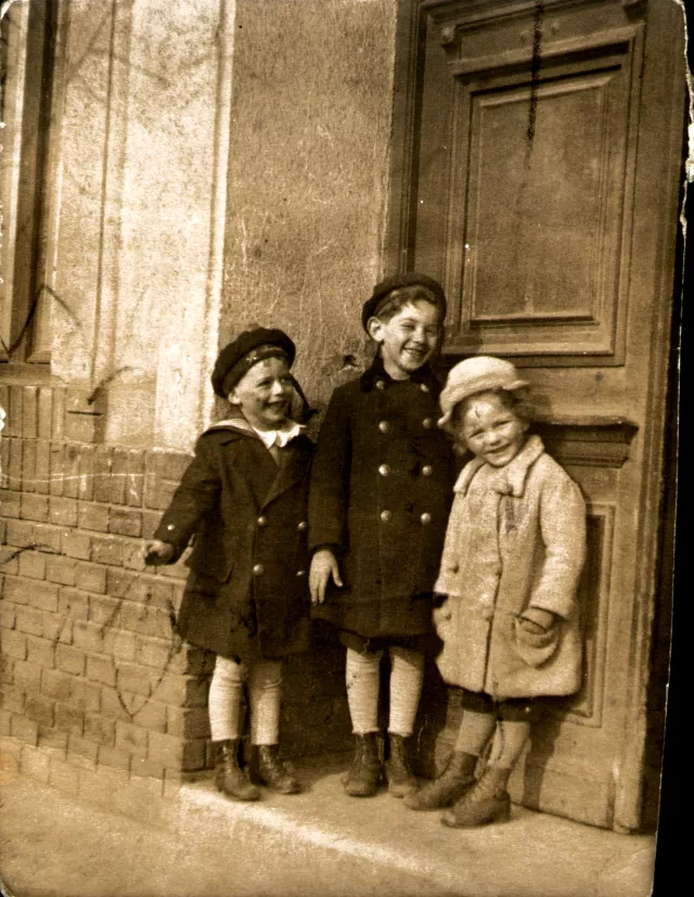 Faludi Lóránt unokatestvéreivel