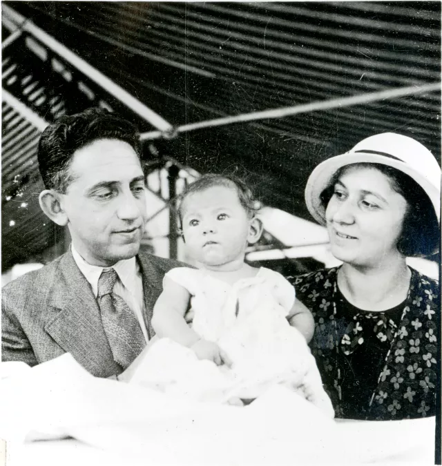 Haskó Györgyike a szüleivel