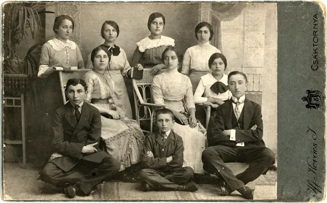 Greiner Mórné unokatestvéreivel Greiner Mórné unokatestvéreivel