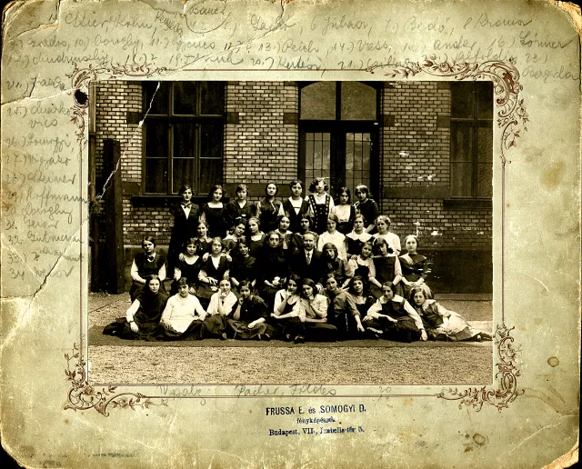 Surányi Imréné elemi iskolai osztályképe