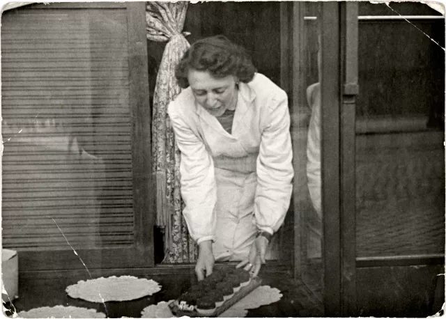 Hedvig Endrei at the Moricz Zsigmond Square cake shop Hedvig Endrei at the Moricz Zsigmond Square cake shop