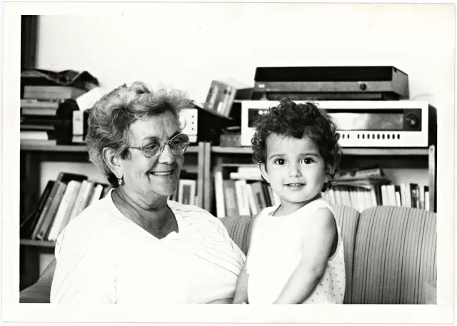 Ozorai Sándorné az unokájával