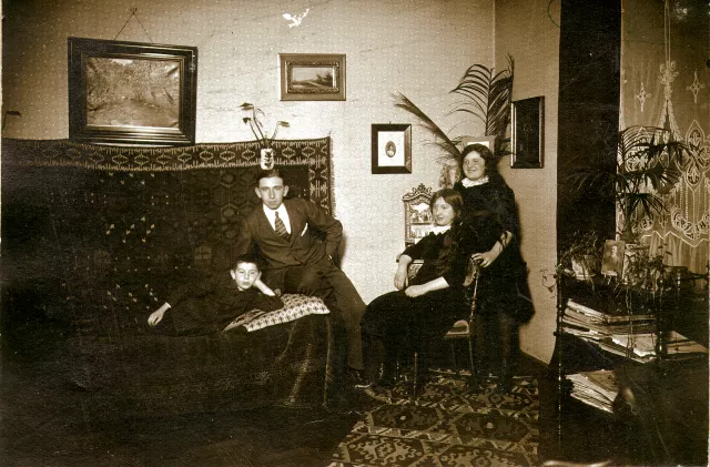 Leonora Acs and siblings