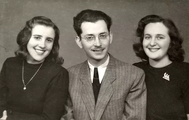 Vágó Istvánné testvérével és sógornõjével