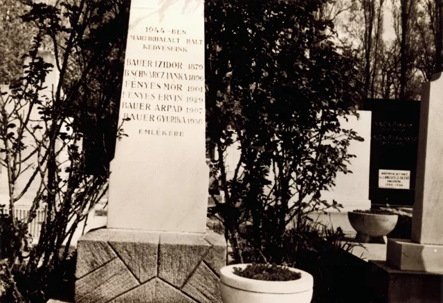 A Bauer család síremléke a rákoskeresztúri zsidó temetõben