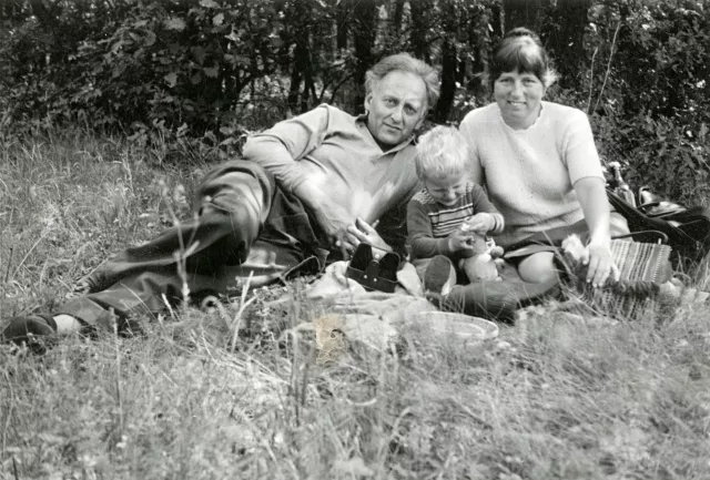 Vázsonyi János feleségével, Halmy Eszterrel és fiukkal