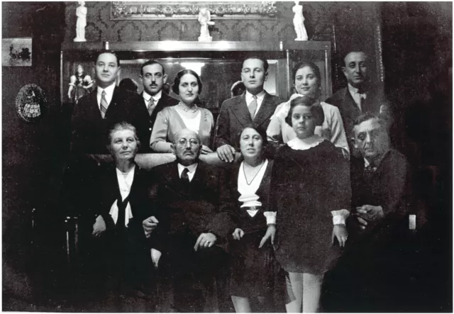 Családi fénykép a harmincas évekbõl