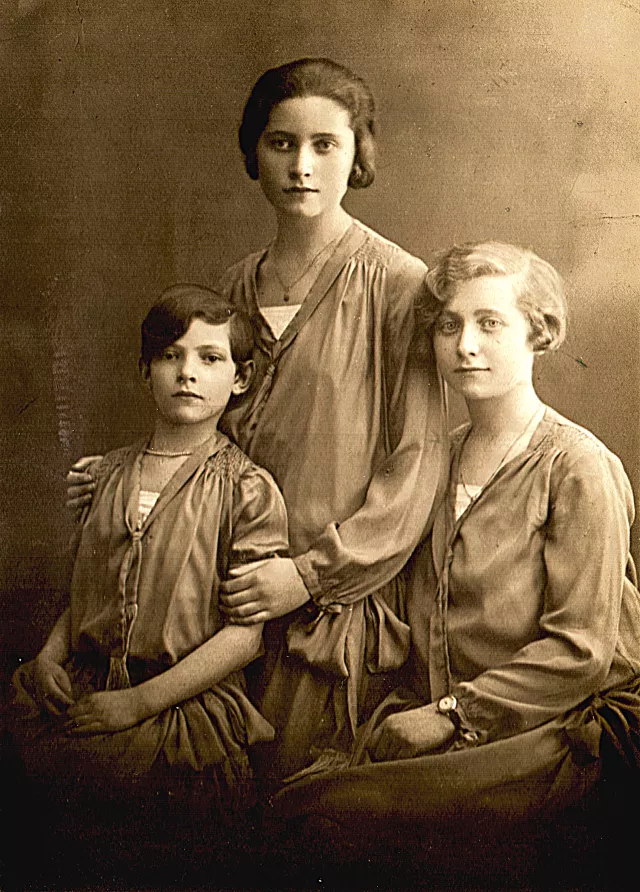 Piroska Hamos with her sisters Piroska Hamos with her sisters