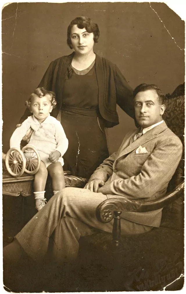 Thomas Molnar with his parents Thomas Molnar with his parents