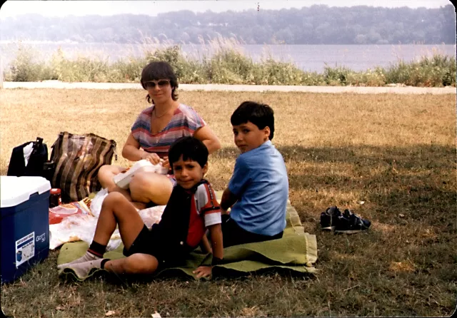 Dóczi Sándorné lánya és unokái