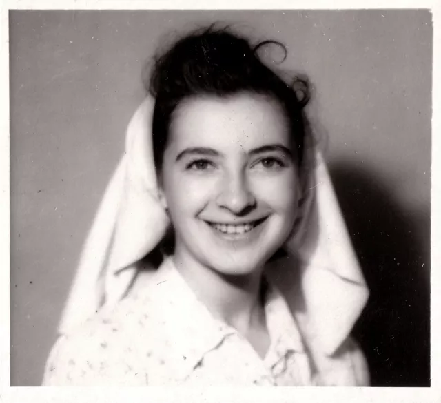 G. A-né mint ápolónõ G. A-né mint ápolónõ