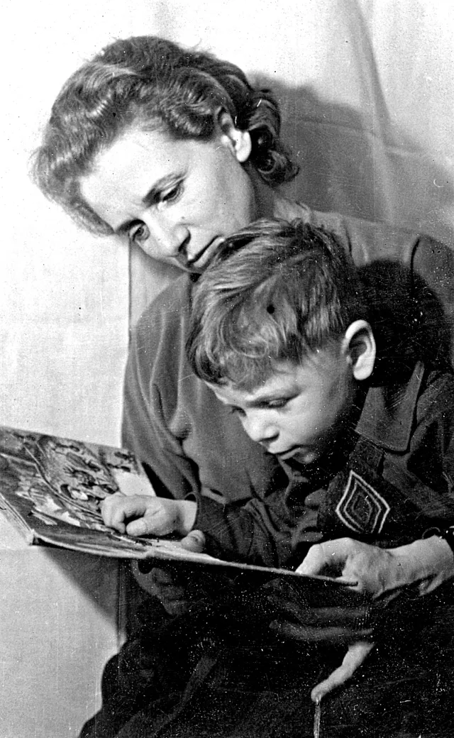 Tevan Zsófia a fiával