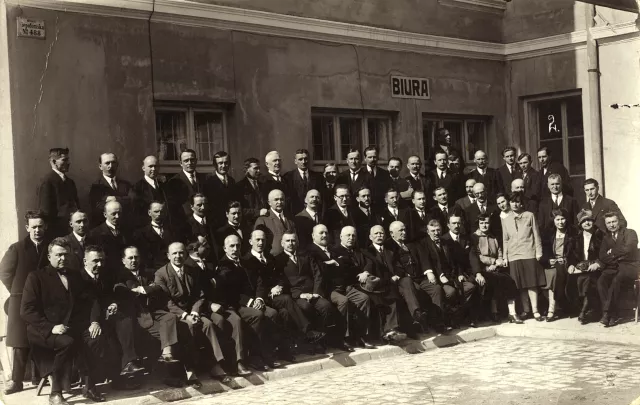 Mojzesz Horowitz and his co-workers