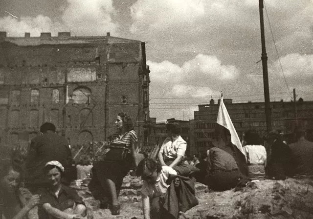 Janina Borowicz in the ruins of Warsaw