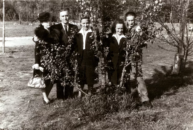 Apolonia Starzec with friends