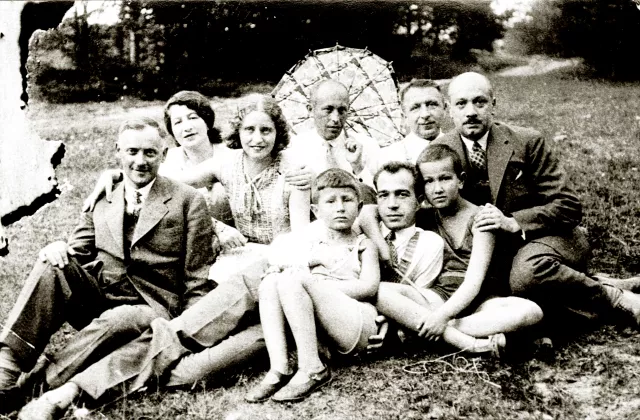 Friends and relatives of the Keiner family