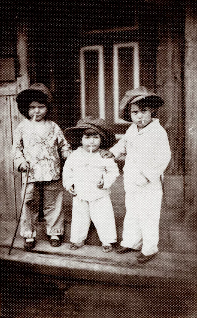 Halina Leszczynska with friends