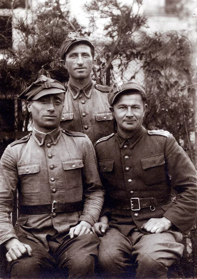 Chaim Poltorak and his friends Chaim Poltorak and his friends