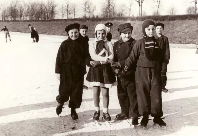 Henryk Lewandowski with friends