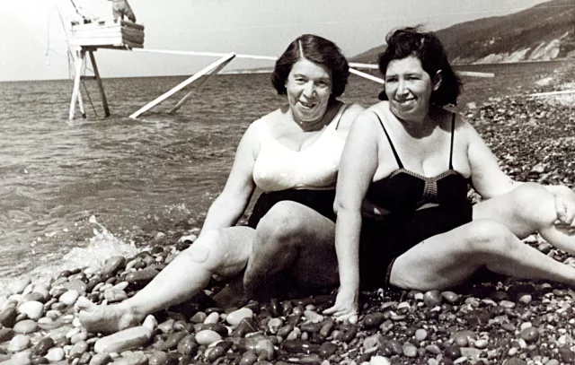 Ania Lapidus and Mania Pinska