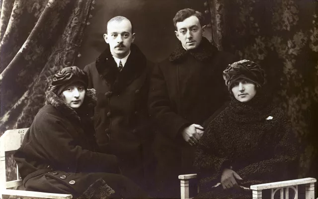 Maks Pikielny and Frania Stuczynska with their spouses