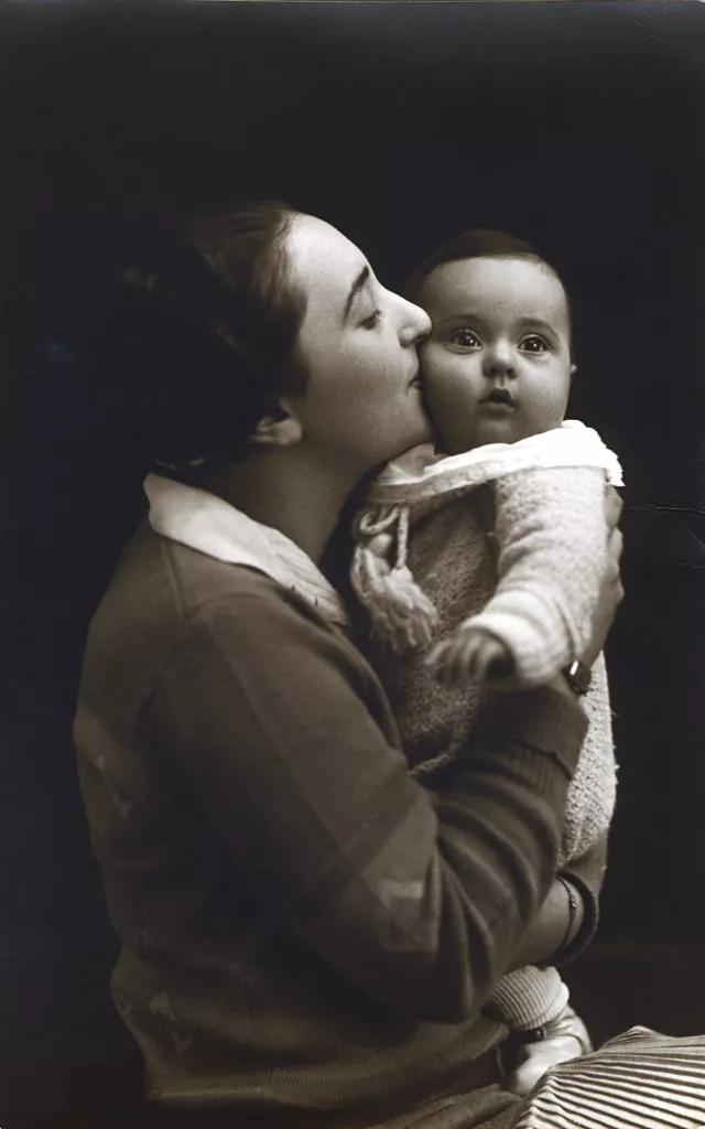 Raja Szyfman and one of her daughters