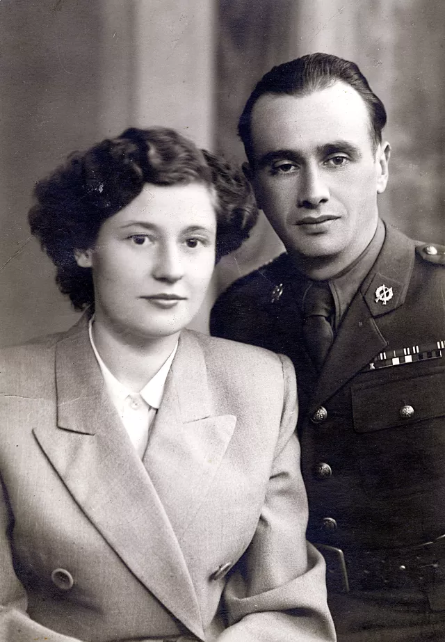 Leon and Julia Glazer's wedding picture