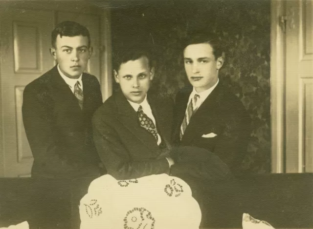 Michal Friedman with schoolmates Michal Friedman with schoolmates