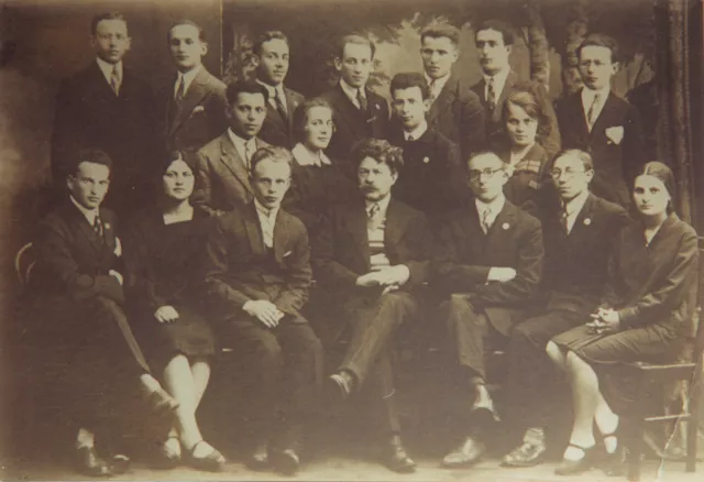 Saul Tchernichovsky with students of the Kovel Tarbut gymnasium Saul Tchernichovsky with students of the Kovel Tarbut gymnasium