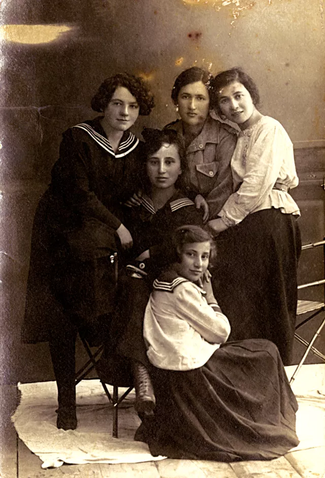 Sara Schifeldrin's friends