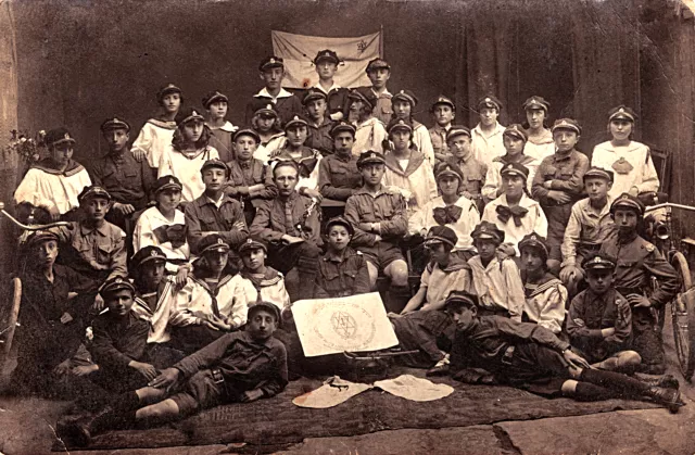 Hashomer Hatzair group