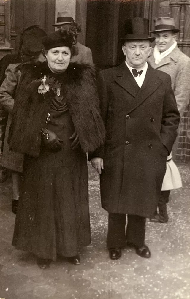 Rozalia Unger's uncle Szapiro