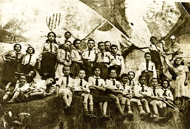 Mojsze Mendel Szwach in Bundist summer camp