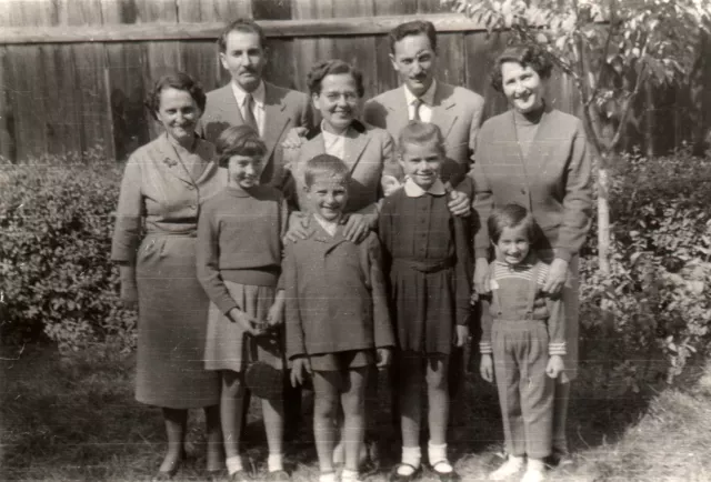 The Struhl siblings with their families