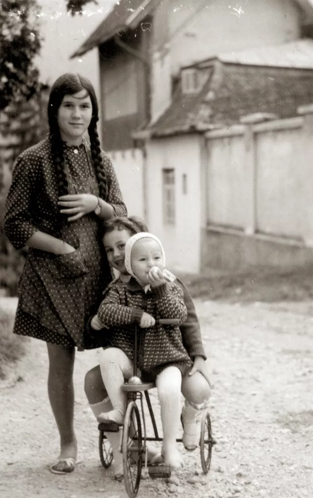 Beatrice Median with acquaintances