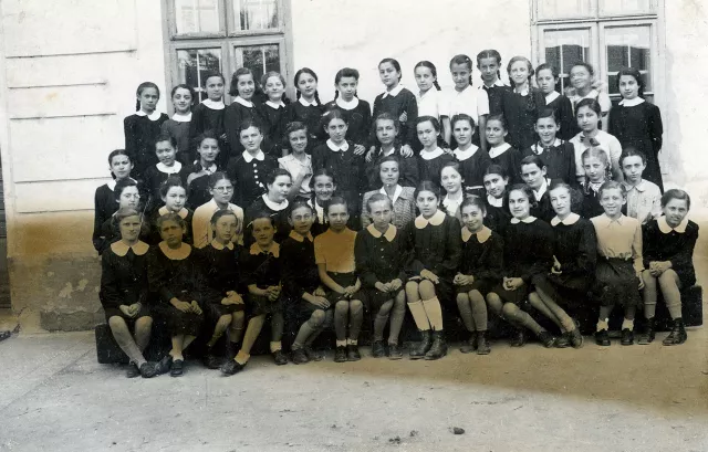 Gáspár Anna Éva osztályképe a  Zsidó Gimnáziumban