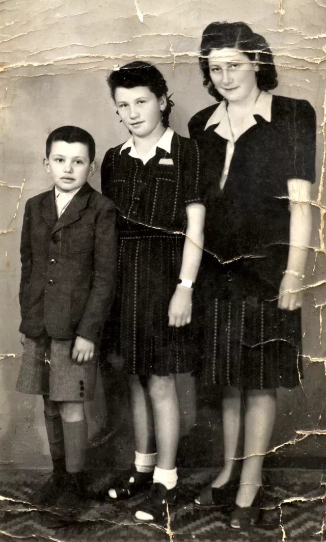 Simonovits Jenõné, Sára és Tibor