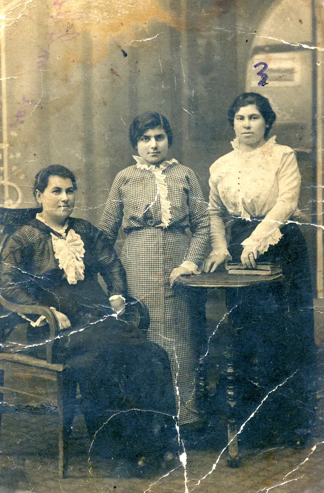 Kovács Antalné és testvérei Kovács Antalné és testvérei