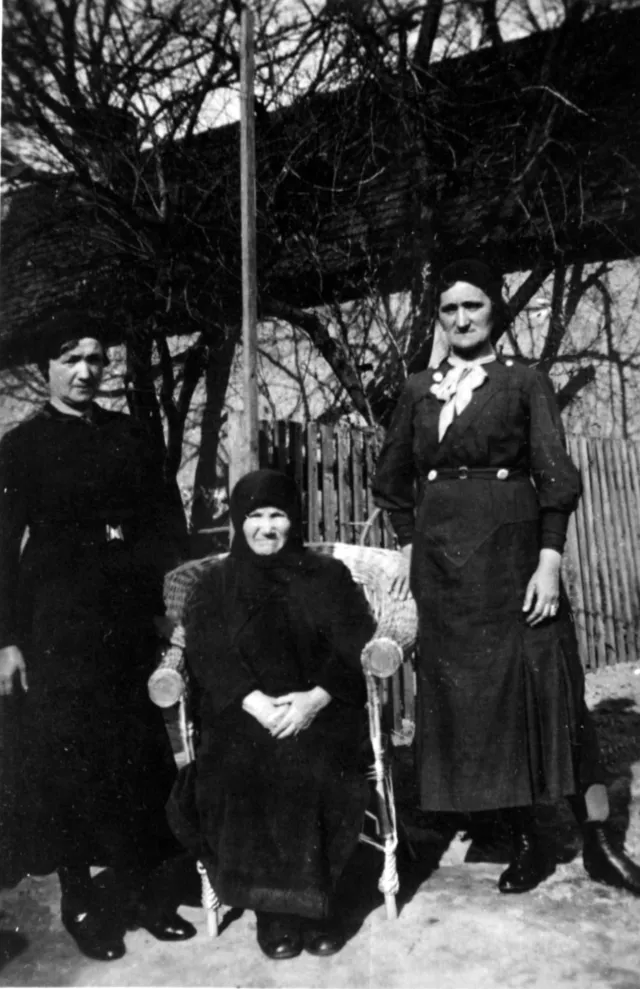 Bella Katz, Braha Moskovits and Blanka Freund Bella Katz, Braha Moskovits and Blanka Freund