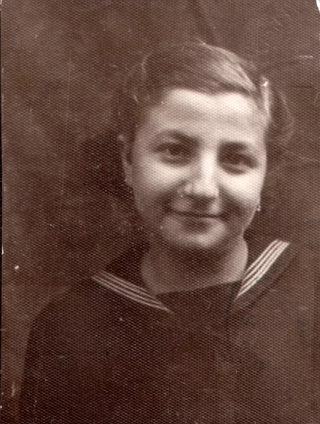 Székely Sára igazolványképe