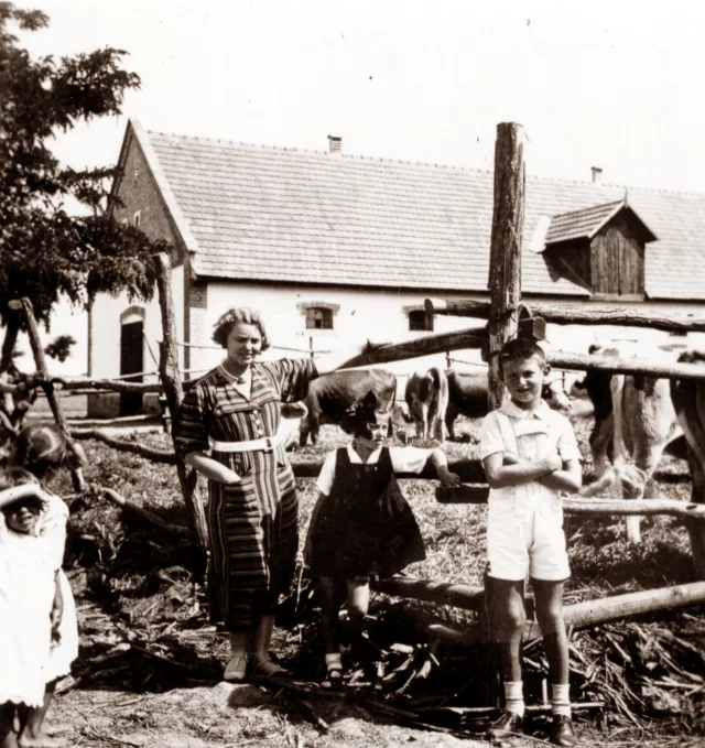 Magdalena Berger with her family on the family farm