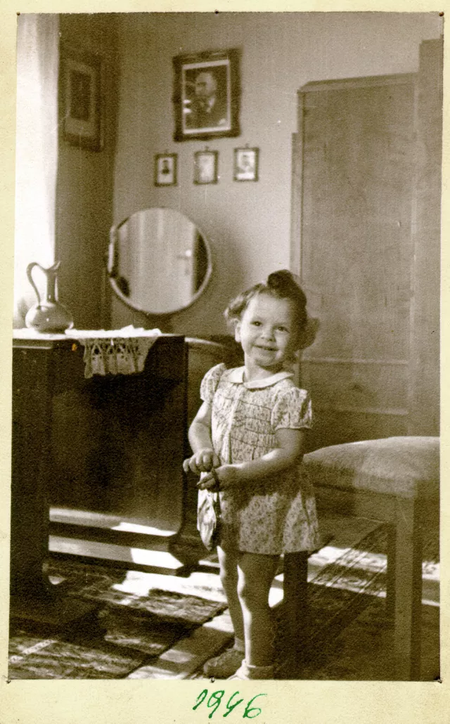 Mira Grossberger, Magdalena Berger's stepsister