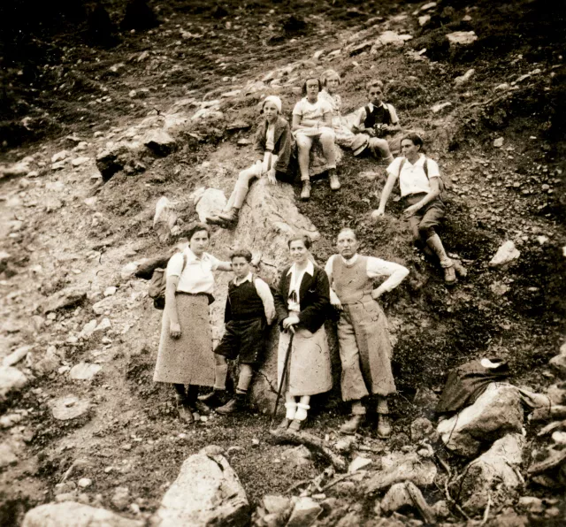 Pavel Sendrei's parents, Adolfina and Aleksandar Sendrei, on excursion