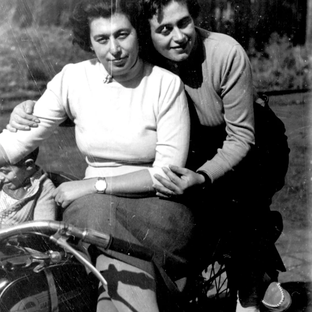Zsuzsa Kobstein And Judit Kutas Centropa zsuzsa-kobstein-and-judit-kutas-centropa