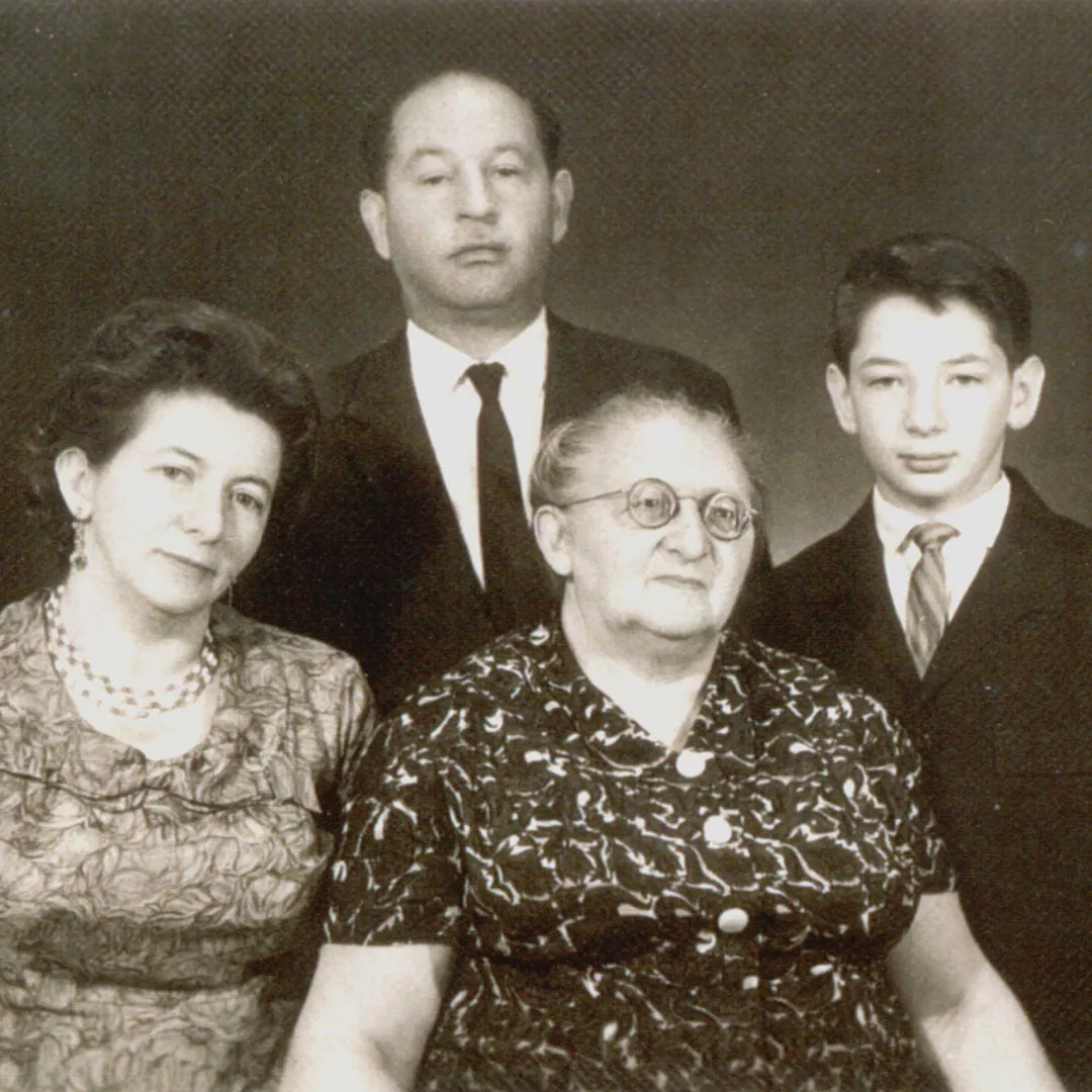 Hana Rayzberg and her family | Centropa