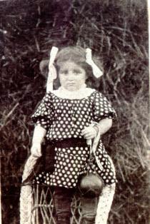Bella Kisselgof 's mother Sofia Rivkina as a child Bella Kisselgof 's mother Sofia Rivkina as a child