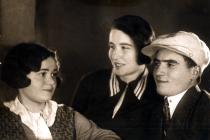 Mina Gomberg's parents Ilia and Surah Roitman with a friend